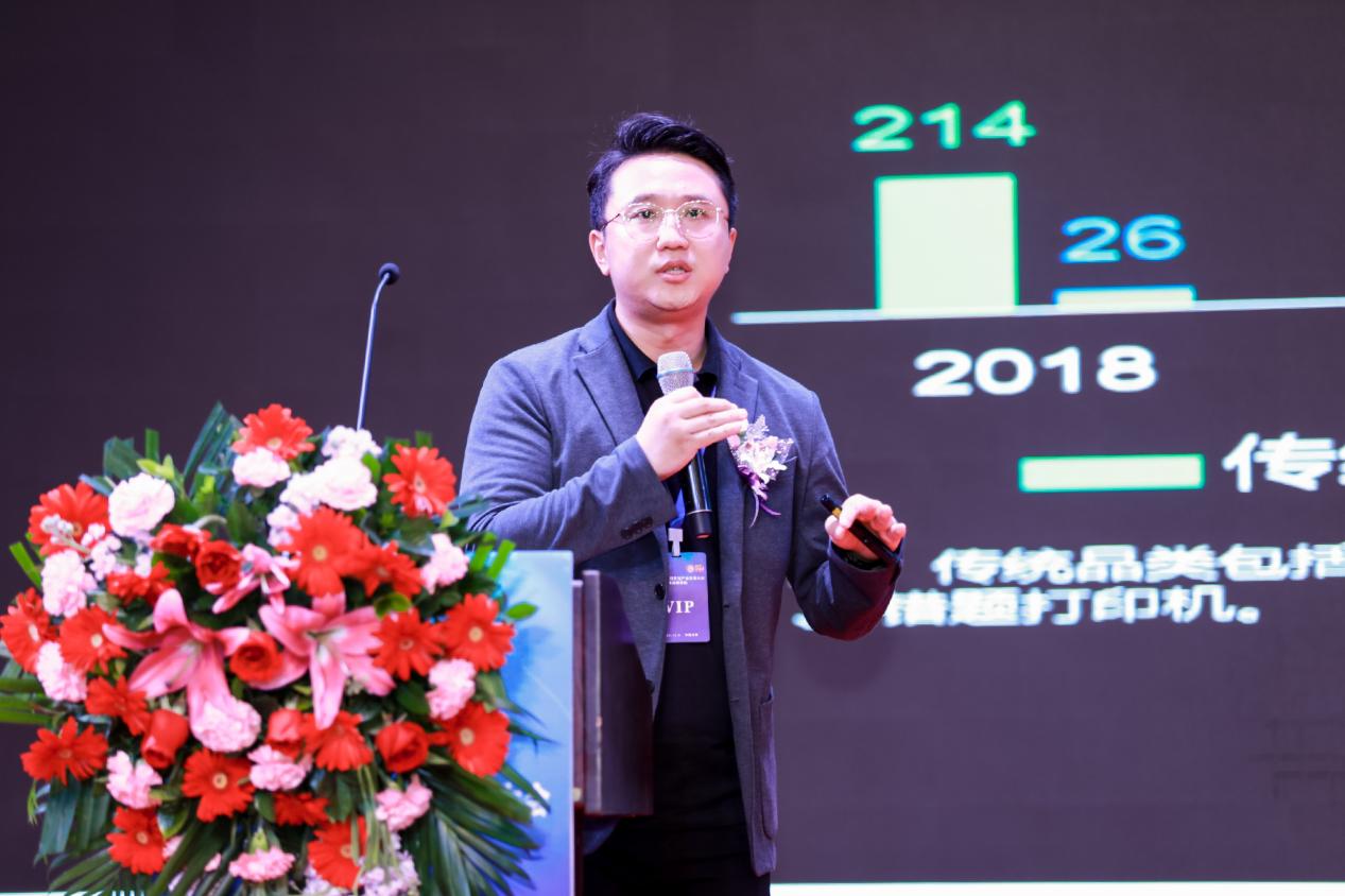 天猫电教文具行业负责人锦哲在首届词典笔产业发展大会上的演讲