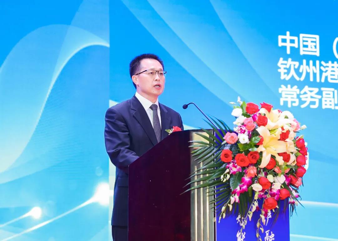 杨斌.jpg